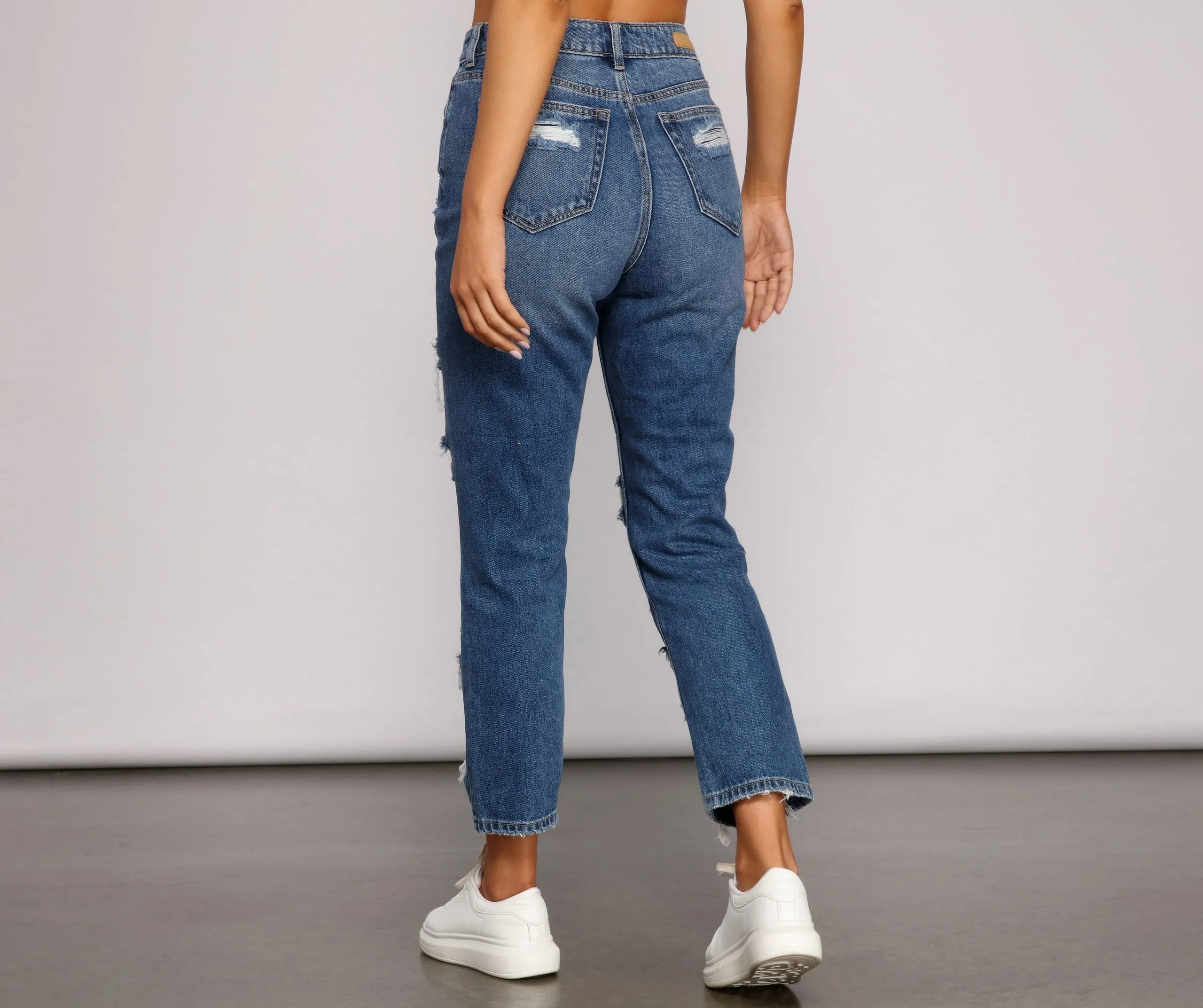 KittenAlarm - Classic Destructed Straight-Leg Jeans