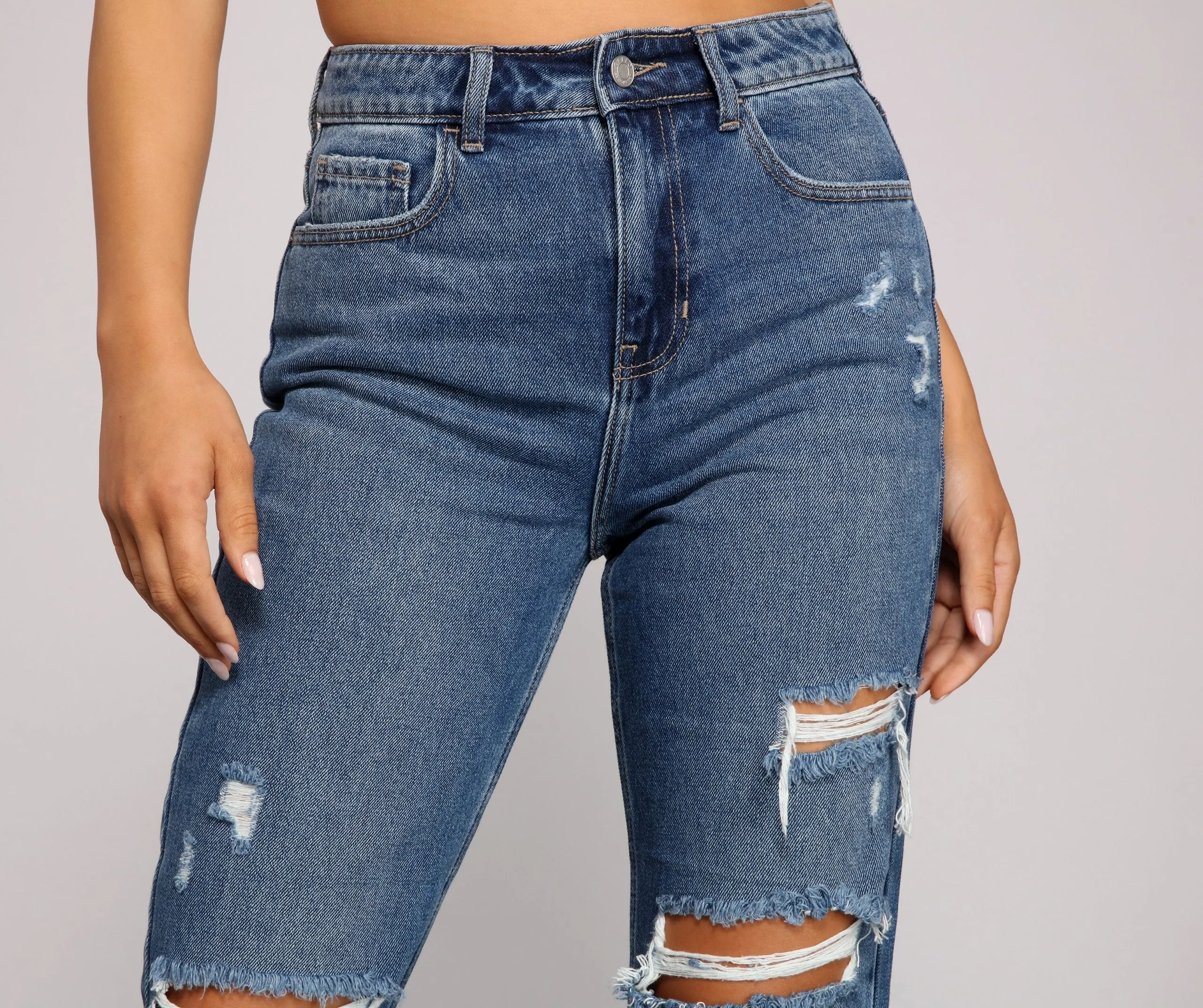 KittenAlarm - Classic Destructed Straight-Leg Jeans